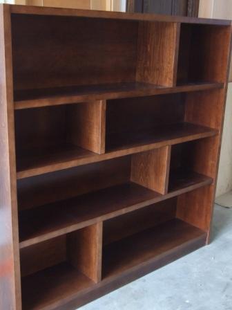 Librería de diseño en madera